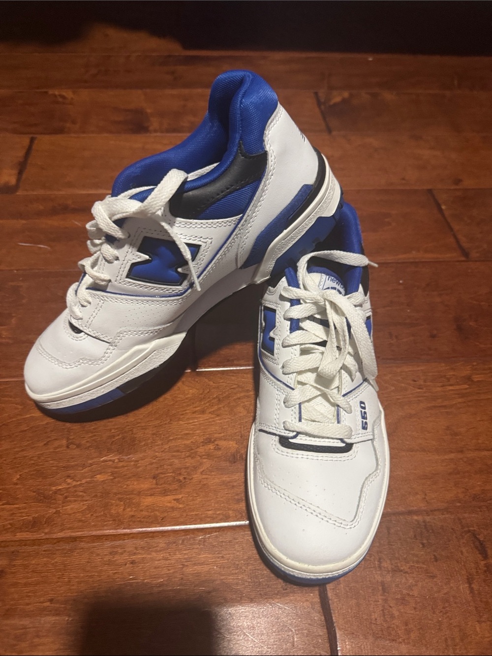New Balance White and Blue Sneakers 7 ladies